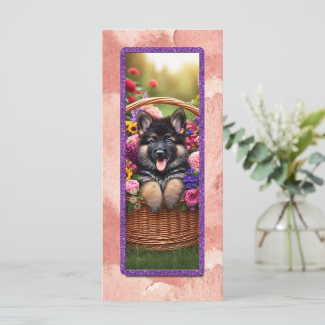 Cachorro De German shepherd Cortado Numa Cesta (Em pé/Frente)