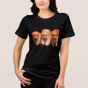 Cachorros Fofos em uma Camiseta Preta de Manga Cur