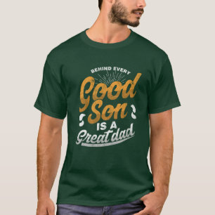 Cada bom filho com t-shirt verde