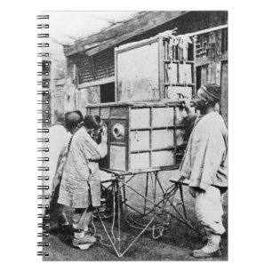 Caderno Espiral A lanterna mágica, c.1870 (foto de b/w)