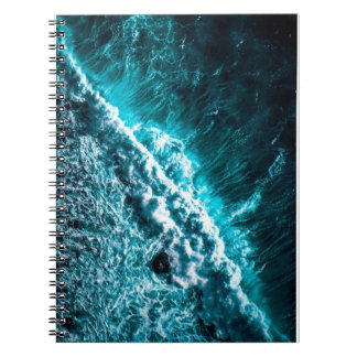 Caderno Espiral A notebook with an elegant design for sea waves