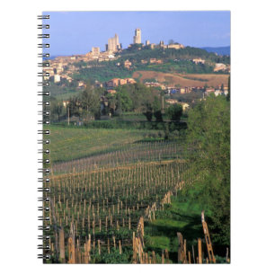 Caderno Espiral A vila de San Gimignano fica nas colinas ondulante