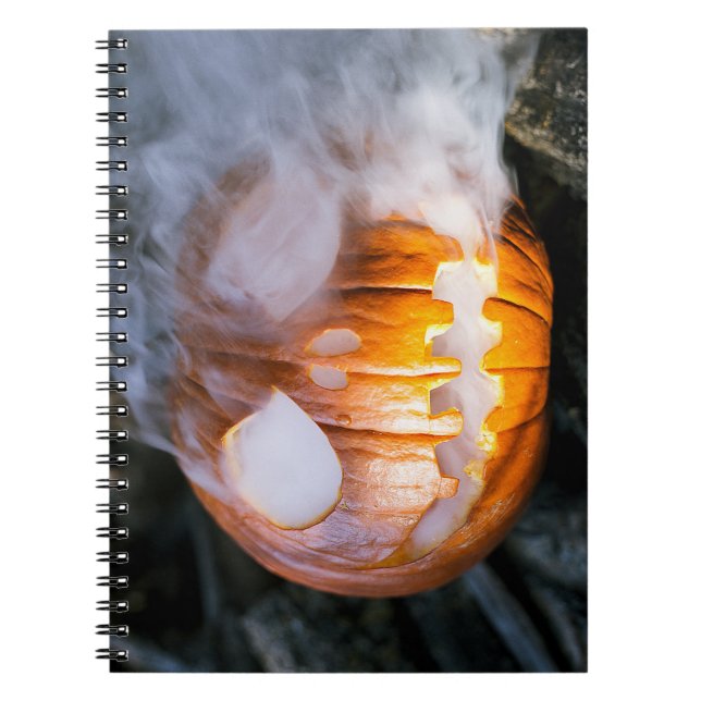 Caderno Espiral Abóbora de Halloween Jack-o-Lantern em chamas (Frente)