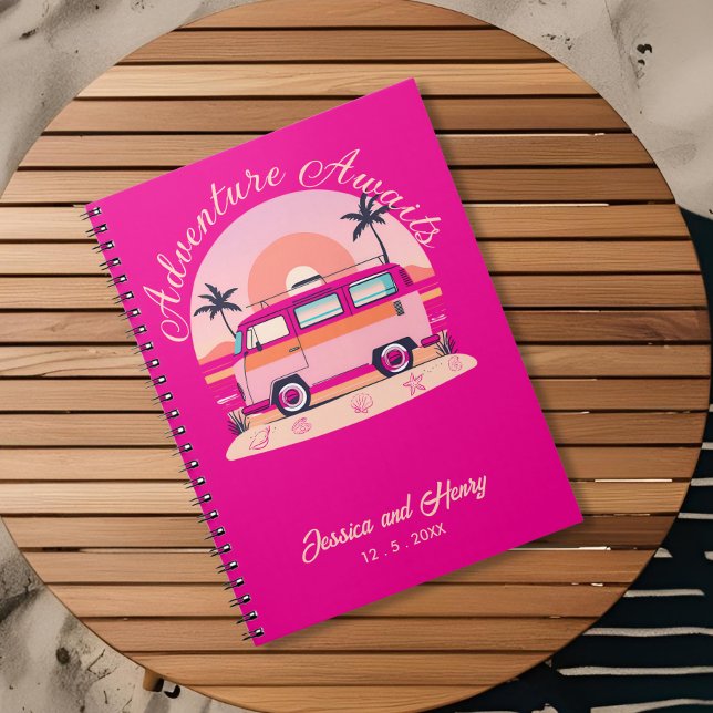 Caderno Espiral Adventure Await Vintage Campervan Viagem (Criador carregado)