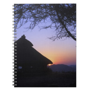 Caderno Espiral África, Etiópia, região do rio Omo, Pôr do sol sob