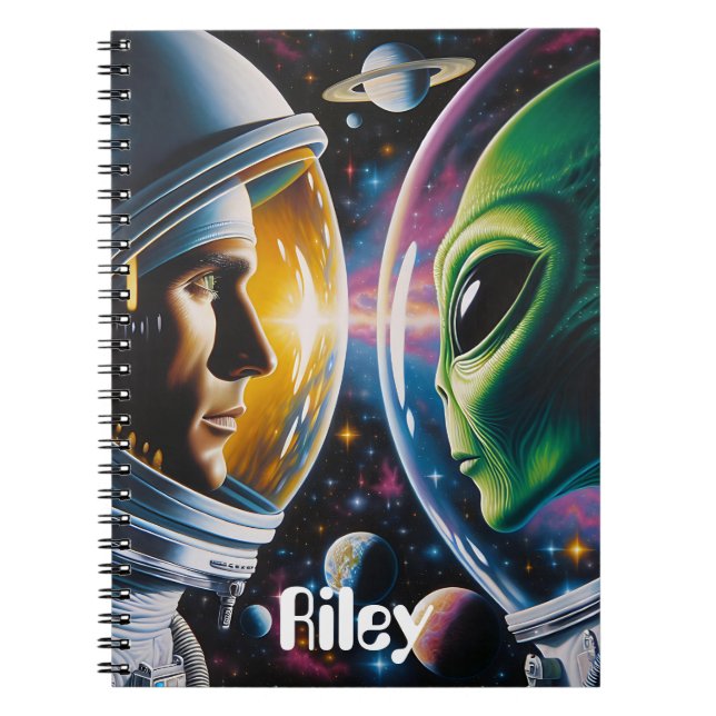 Caderno Espiral Alienígena e astronauta no espaço personalizado (Frente)
