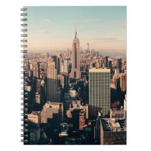 Caderno Espiral arranha-céus Nova Iorque na vista urbana de cima.