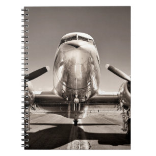 Caderno Espiral avião vintage em pista