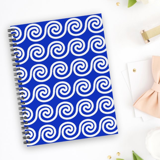 Caderno Espiral Azul Padrão de Ondas Chave Meander Grego (Criador carregado)