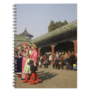 Caderno Espiral Bailarinos folclóricos amadores disfarcados entret