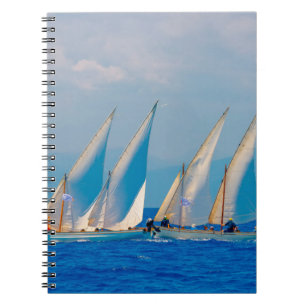 Caderno Espiral Barcos clássicos à vela de madeira em corrida, Spe