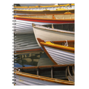 Caderno Espiral Barcos coloridos brilhantes no Centro de Barcos de