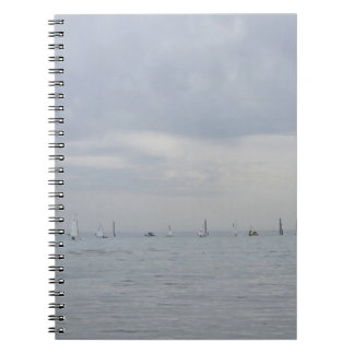 Caderno Espiral Barcos de corrida de iate em uma linha