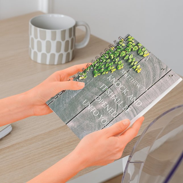 Caderno Espiral Bata E A Porta Vai Abrir A Bíblia Verso (Knock And The Door Will Open Bible Verse Notebook)