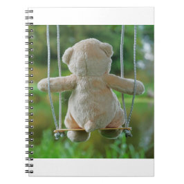 Caderno Espiral Beer op schommel vanaf de rug.