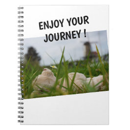 Caderno Espiral Beer relaxt in natuur met Hollandse molen.