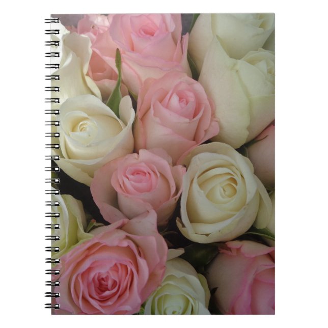 Caderno Espiral Belo Buquê De Flores Rosas Brancas (Frente)