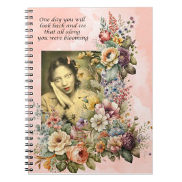 Caderno Espiral "Blooming all Along" cita bonito garota e flores