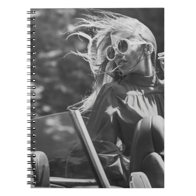 Caderno Espiral Bonito mulher no carro conversível (Frente)