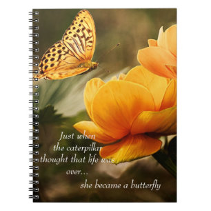 Caderno Espiral Borboleta Amarela em Citação Inspiradora de Flores