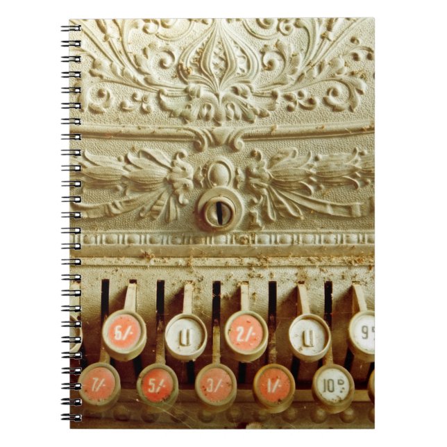 Caderno Espiral Caixas de notas, cobertas de poeira e teia (Frente)