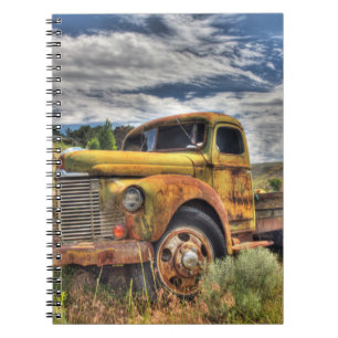 Caderno Espiral Caminhão velho abandonado em campo