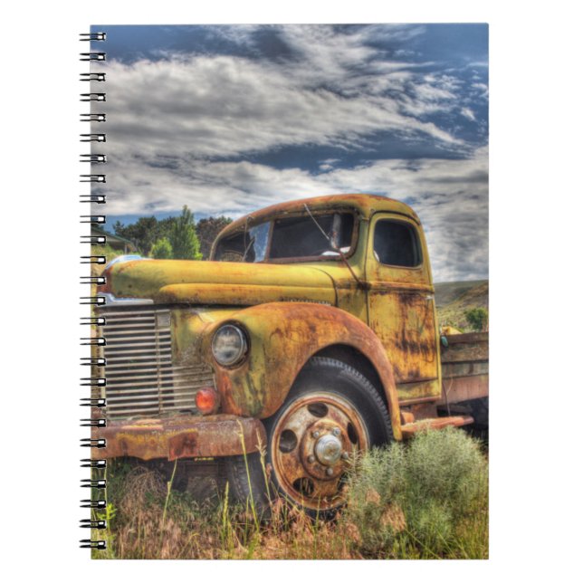 Caderno Espiral Caminhão velho abandonado em campo (Frente)