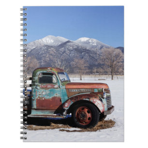 Caderno Espiral Caminhão velho parado no campo