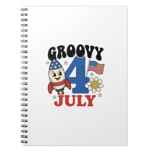 Caderno Espiral Camisa Patriótica Foguete Groovy 4 de Julho Design