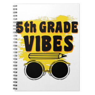 Caderno Espiral Camiseta Volta às Aulas Vibes 5º Ano Primeiro Dia 