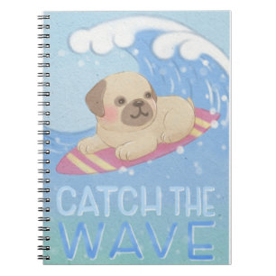 Caderno Espiral Capturar a onda: Ilustração de Surfer de Pug