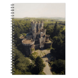 Caderno Espiral Castelo de Pedra de Cinza Alta em Florestas Verdes