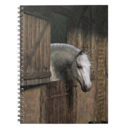 Caderno Espiral Cavalo de cinza na porta estável