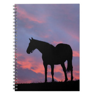 Caderno Espiral Cavalo de raça pura Silhuetado no nascer do Sol