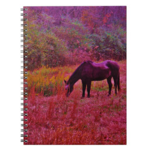 Caderno Espiral Cavalo num Campo Colorido de Caleidoscópio