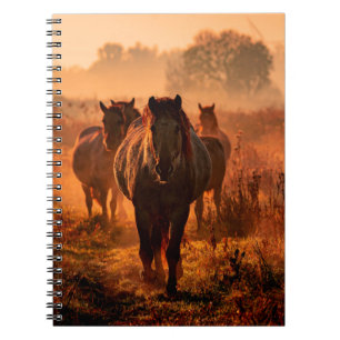 Caderno Espiral Cavalos konik selvagens que vieram correndo hetero
