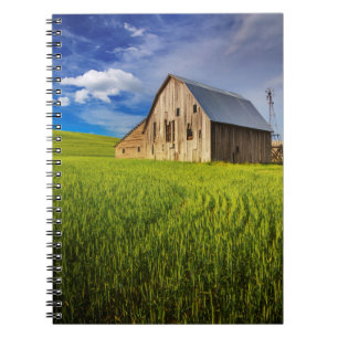 Caderno Espiral Celeiro Antigo Rodeado por Campo de Trigo de Prima