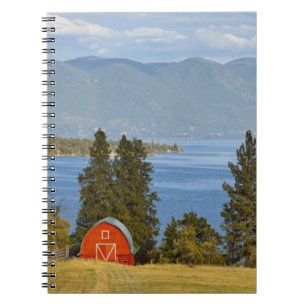 Caderno Espiral Celeiro vermelho fica ao longo do pitoresco Flathe