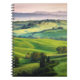 Caderno Espiral Cenário Verde: Serenidade Pintada Clara