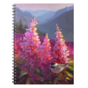 Caderno Espiral Chickadee em Wildflowers do Alasca com montanhas