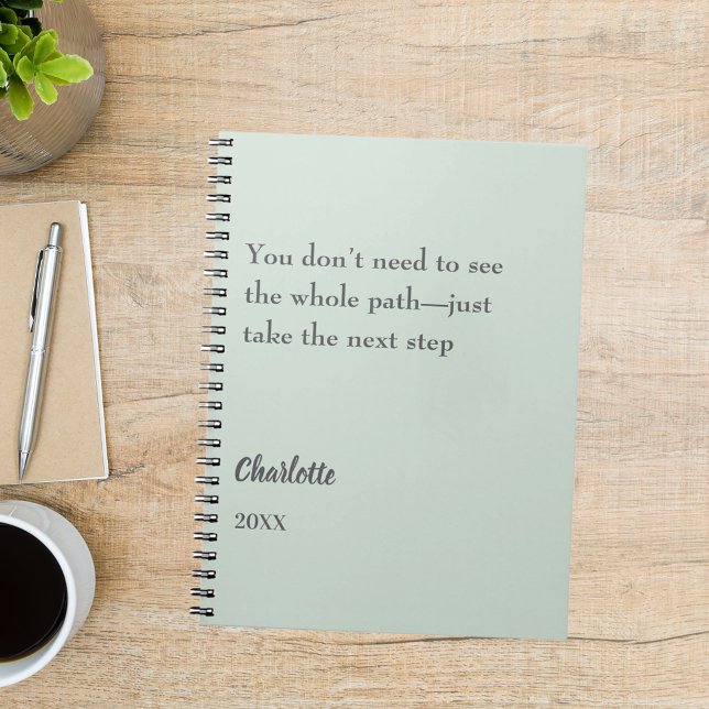 Caderno Espiral Citação inspiradora de meta em verde sage (Criador carregado)