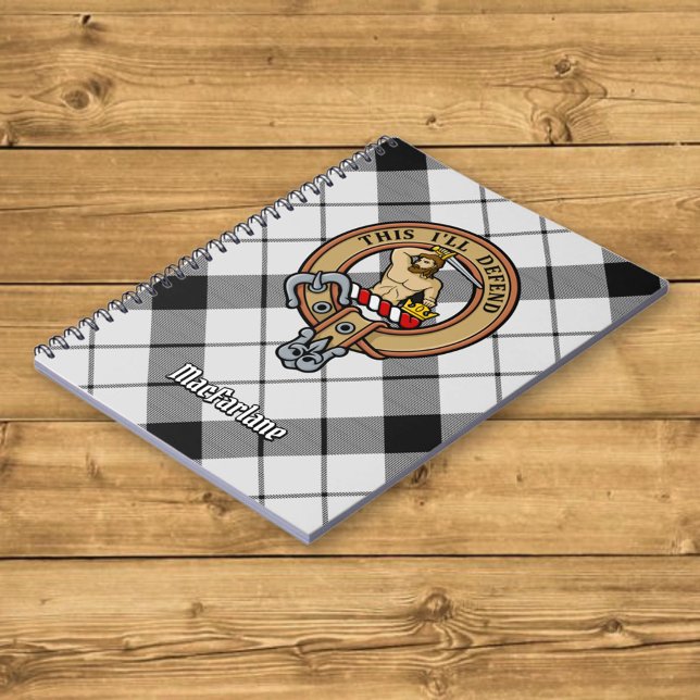 Caderno Espiral Clan MacFarlane Crest sobre Tartan Preto e Branco (Criador carregado)