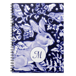 Caderno Espiral Coelho Azul Clássico e Branco e Monograma Floral d