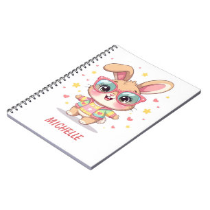 Caderno Espiral Coelho fofo de monograma feminino usando óculos