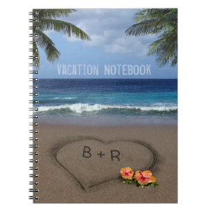 Caderno Espiral Coração na areia com suas Iniciais
