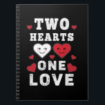 Caderno Espiral Corações Bonitos Um Dia de os namorados de Anivers<br><div class="desc">Dois Corações Um Amor. Um design de coração bonito para o 14 de fevereiro, aniversário, aniversário ou qualquer outro encontro. O amor importa todos os dias não apenas no Dia de os namorados, especialmente quando você é um casal. Pegue este design de romance incrível hoje para sua esposa, marido, namorado...</div>