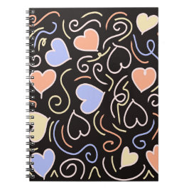 Caderno Espiral Corações de cor clara em um notebook de fundo pret