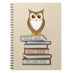 Caderno Espiral Coruja e pilha de livros