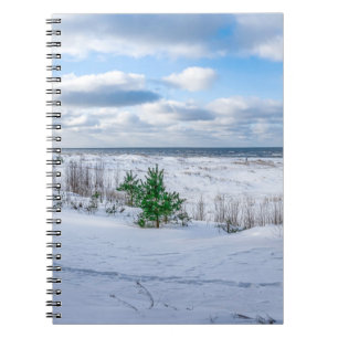 Caderno Espiral Costa do mar Báltico coberta de neve no inverno