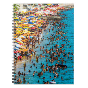Caderno Espiral Crowded Tropical Beach and Colorful Parasols 